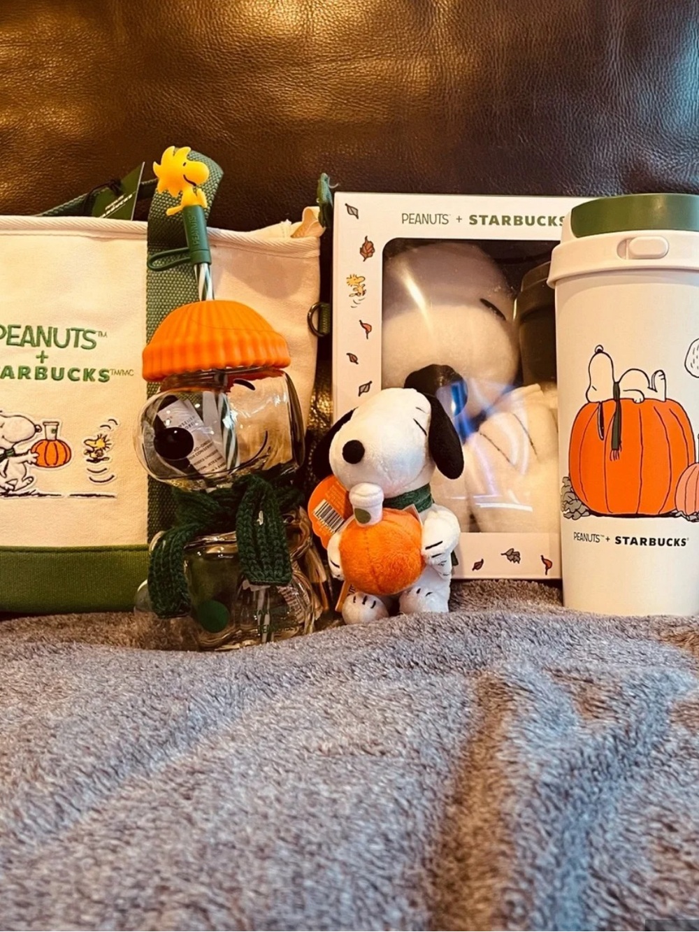 Starbucks Peanuts Snoopy mug